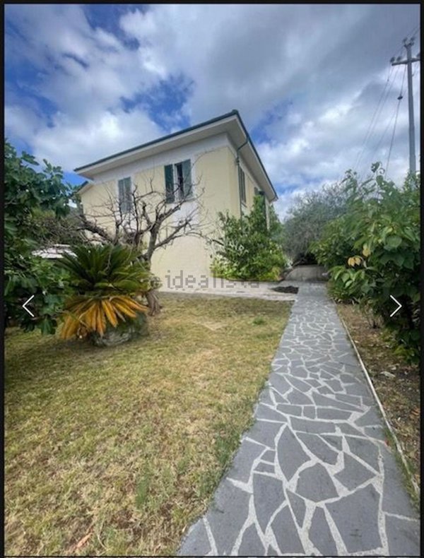 casa indipendente in vendita a Carrara in zona Centro Città