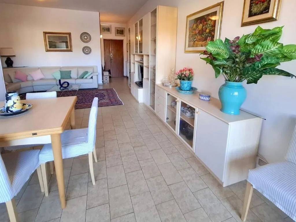 appartamento in vendita a Carrara in zona Marina di Carrara