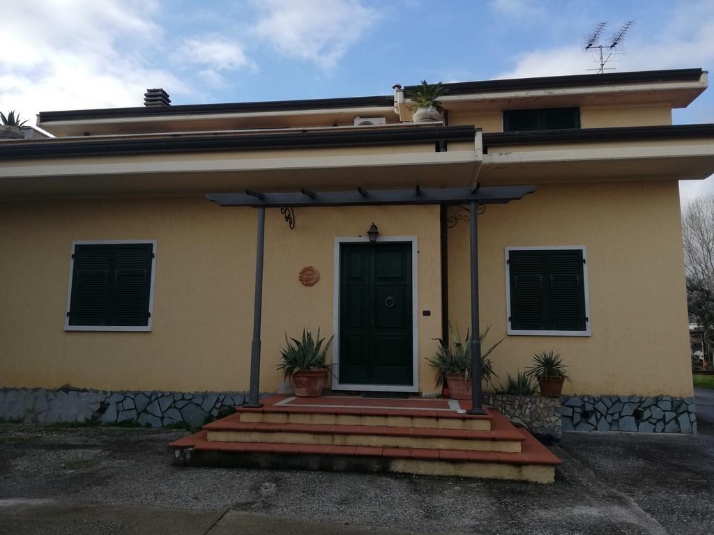 casa indipendente in vendita a Carrara in zona Sant'Antonio