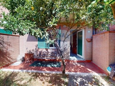 casa indipendente in vendita a Carrara