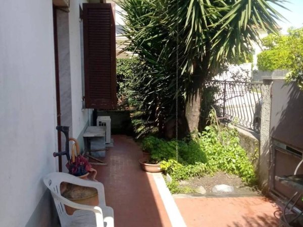 casa indipendente in vendita a Carrara in zona Avenza
