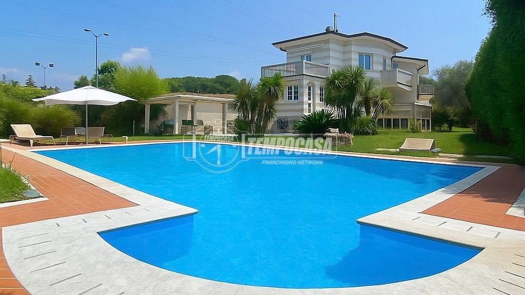 casa indipendente in vendita a Carrara in zona Marasio