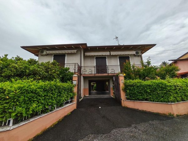 casa indipendente in vendita a Carrara in zona Marasio