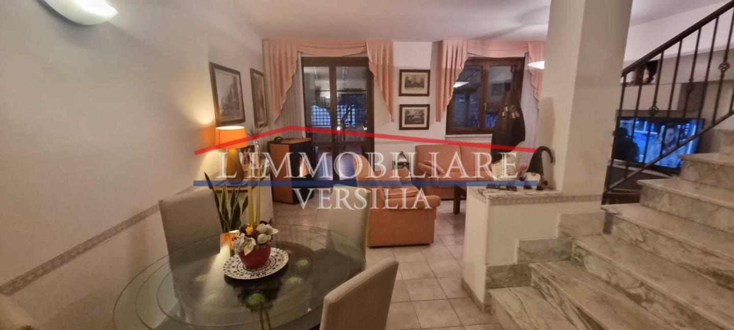 casa indipendente in vendita a Carrara in zona Bonascola