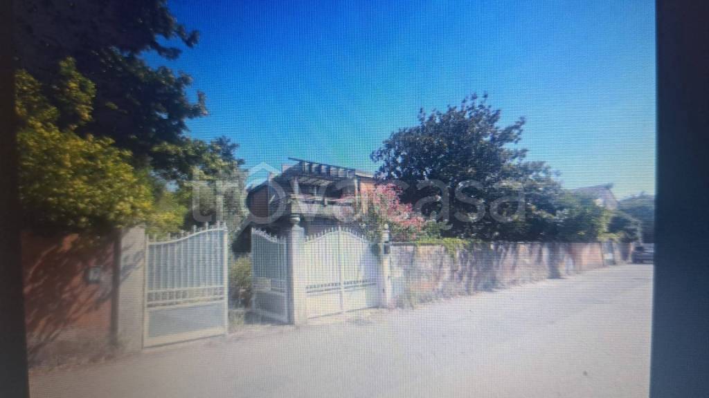 casa indipendente in vendita a Carrara in zona Marina di Carrara