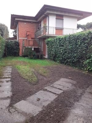 casa indipendente in vendita a Carrara