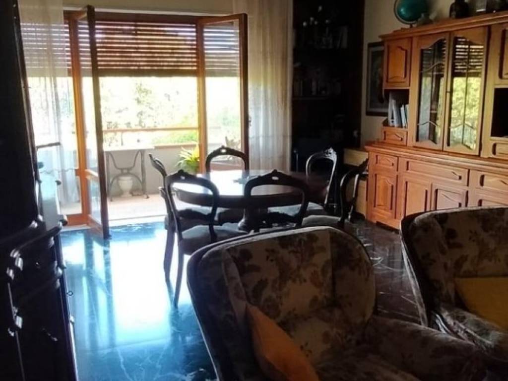 appartamento in vendita a Carrara in zona Stadio