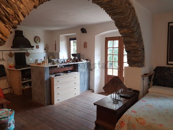 casa indipendente in vendita a Carrara in zona Fossola