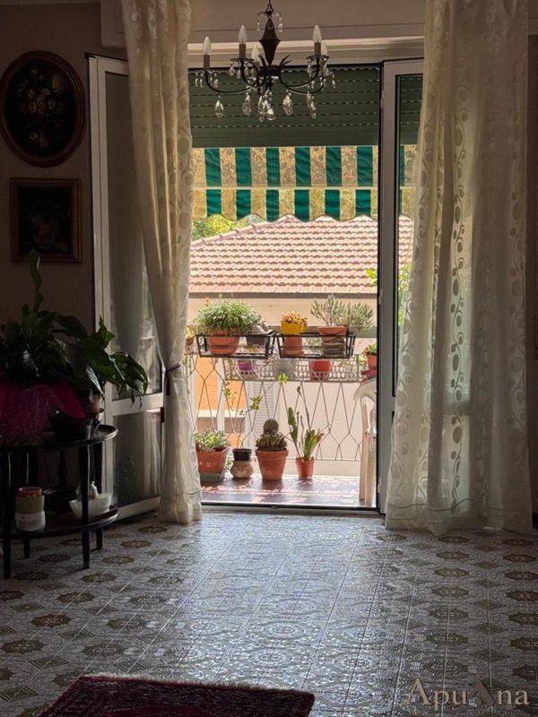 appartamento in vendita a Carrara in zona Marina di Carrara