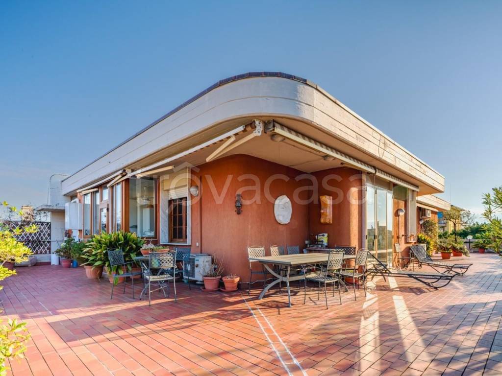 appartamento in vendita a Carrara in zona Avenza