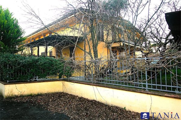 casa indipendente in vendita a Carrara in zona Marina di Carrara
