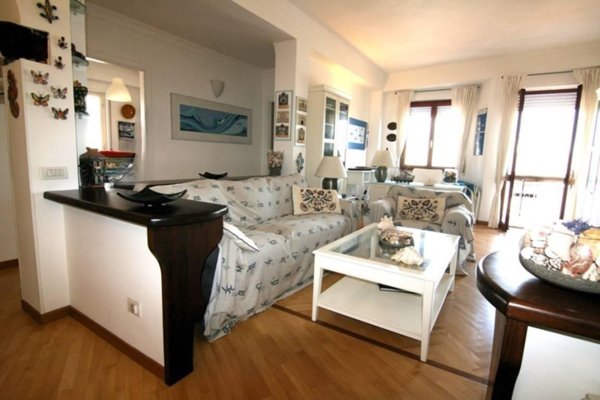 appartamento in vendita a Carrara in zona Marina di Carrara