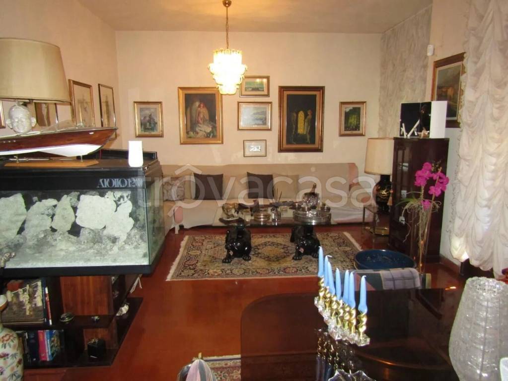 casa indipendente in vendita a Carrara in zona Avenza