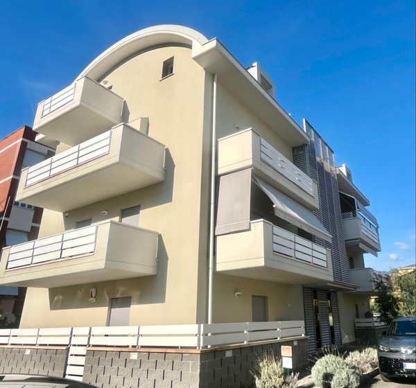 appartamento in vendita a Carrara in zona Avenza