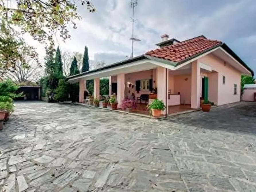 casa indipendente in vendita a Carrara in zona Marina di Carrara