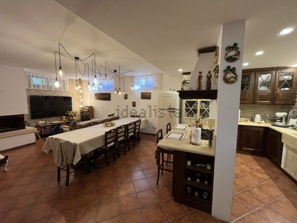 casa indipendente in vendita a Carrara