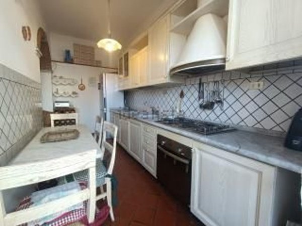 appartamento in vendita a Carrara in zona Marina di Carrara