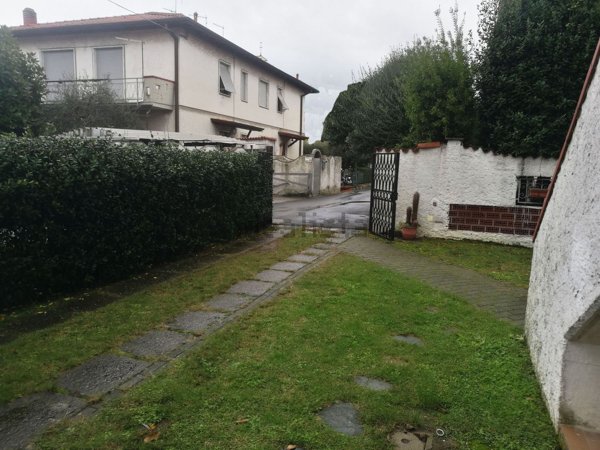 appartamento in vendita a Carrara in zona Stadio