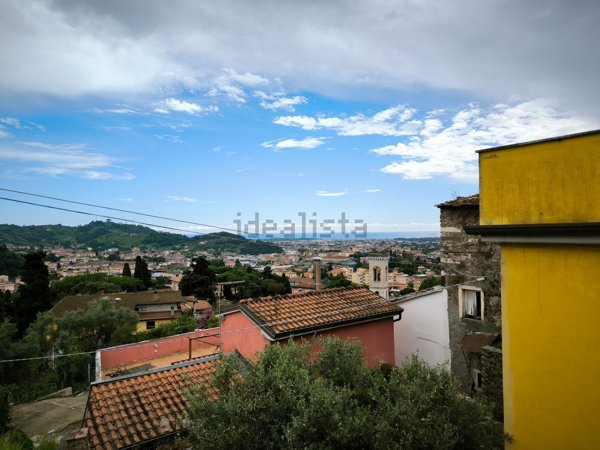casa semindipendente in vendita a Carrara in zona Fossola