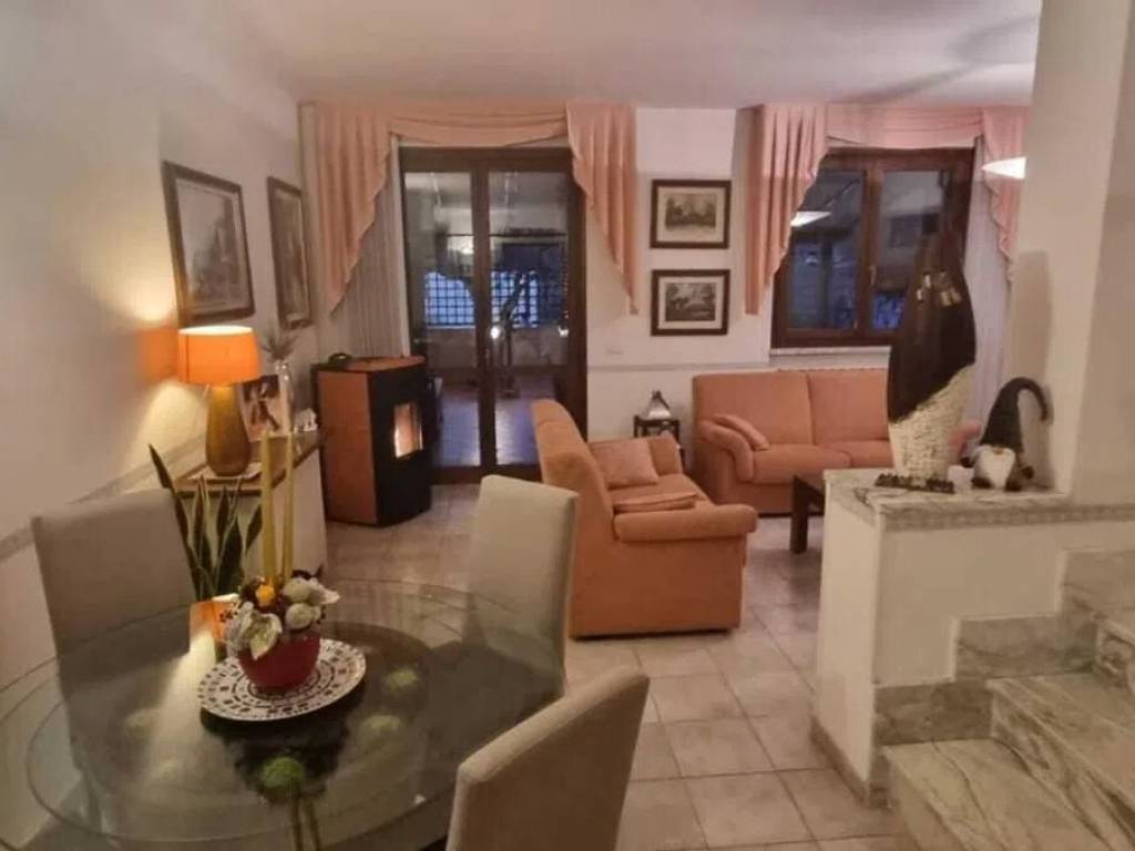 casa indipendente in vendita a Carrara in zona Bonascola