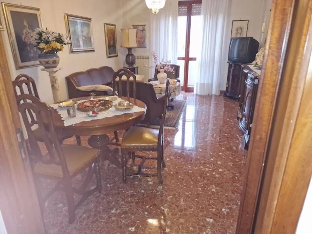 appartamento in vendita a Carrara in zona Marina di Carrara