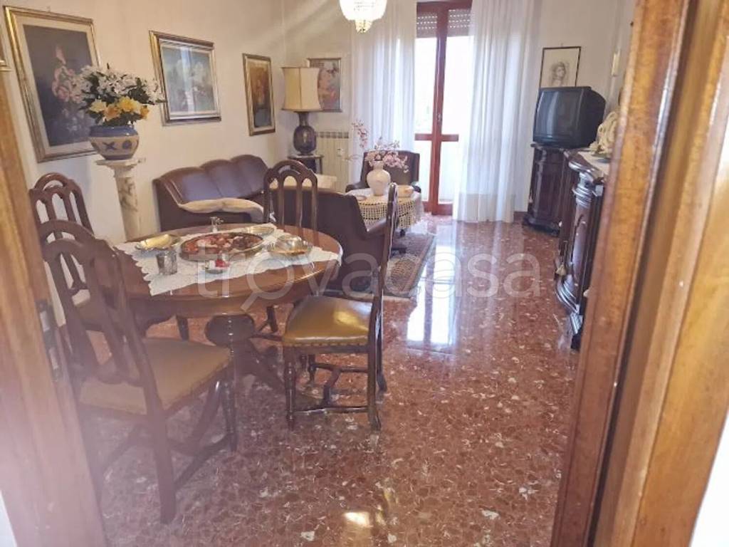 appartamento in vendita a Carrara in zona Marina di Carrara