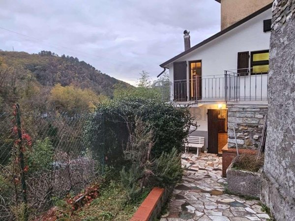 appartamento in vendita a Carrara in zona Codena