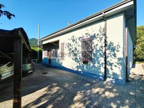 casa indipendente in vendita a Carrara in zona Fossone
