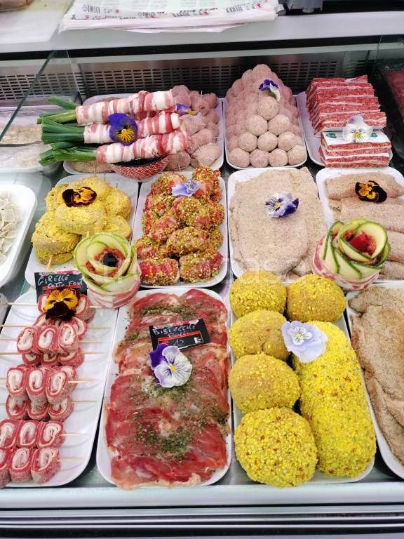 negozio in vendita a Carrara in zona Centro Città