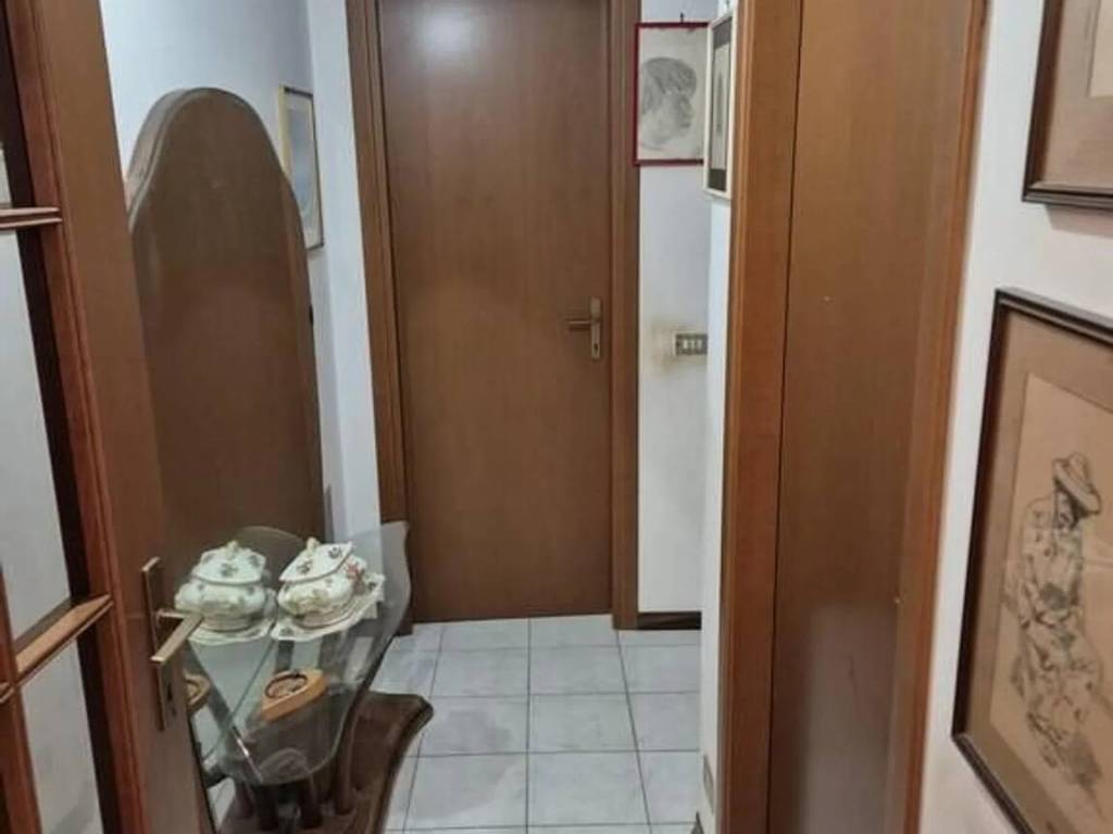 appartamento in vendita a Carrara in zona Avenza