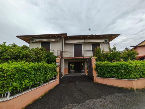 casa indipendente in vendita a Carrara in zona Sant'Antonio