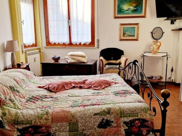 appartamento in vendita a Carrara in zona Marina di Carrara