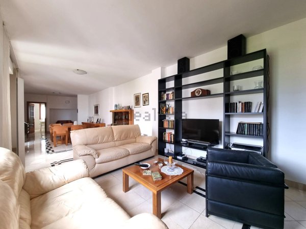 appartamento in vendita a Carrara in zona Marina di Carrara