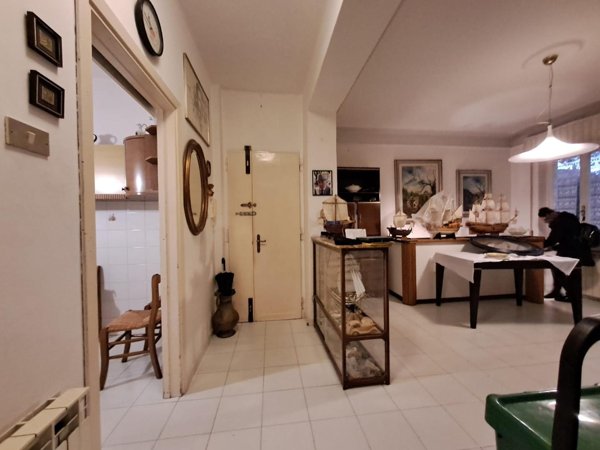 appartamento in vendita a Carrara in zona Fossola