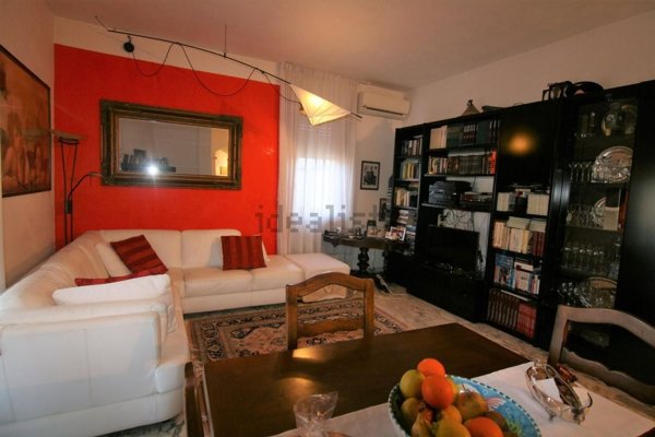 appartamento in vendita a Carrara in zona Marina di Carrara