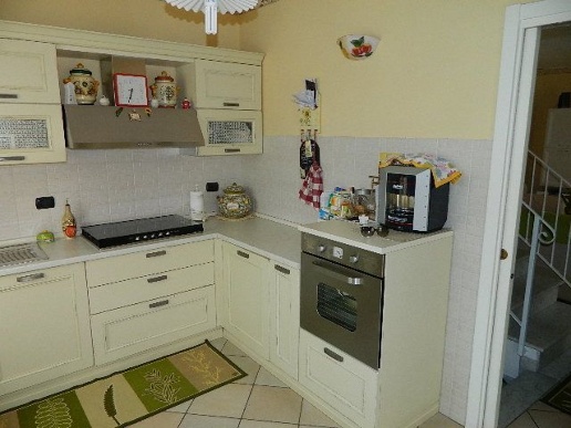 casa indipendente in vendita a Carrara in zona Avenza