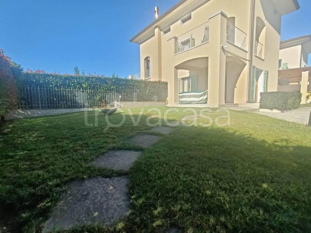 casa indipendente in vendita a Carrara in zona Fossone