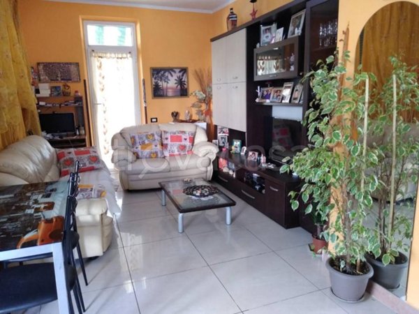 casa semindipendente in vendita a Carrara in zona Avenza