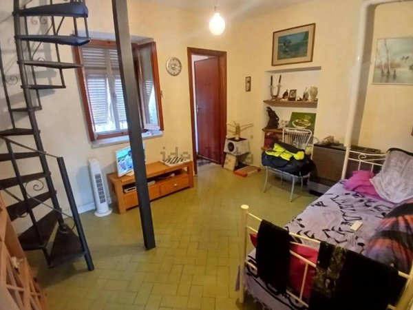 casa indipendente in vendita a Carrara in zona Avenza