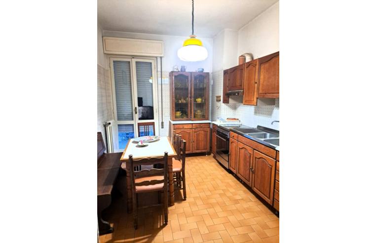 appartamento in vendita a Carrara in zona Marina di Carrara