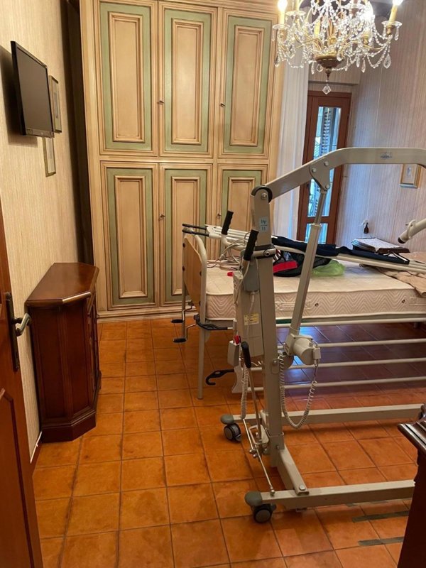 intera palazzina in vendita a Carrara in zona Gragnana