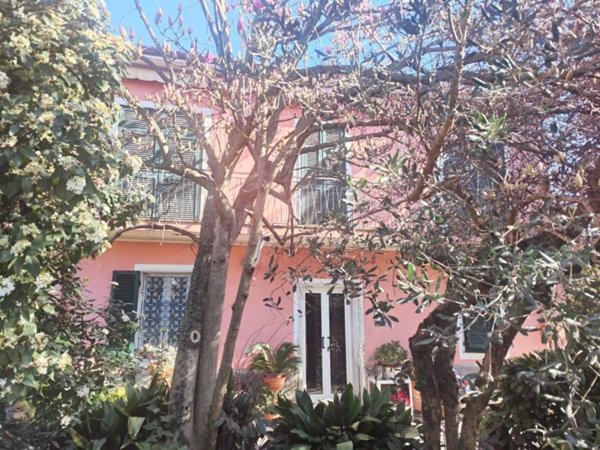 casa indipendente in vendita a Carrara in zona Marasio