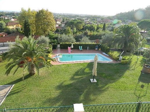 casa indipendente in vendita a Carrara