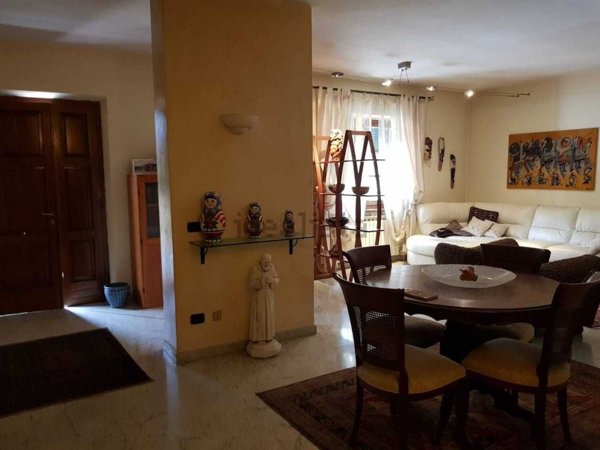 casa indipendente in vendita a Carrara