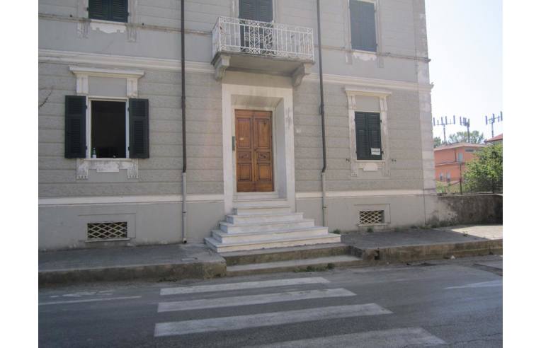 casa indipendente in vendita a Carrara in zona Avenza