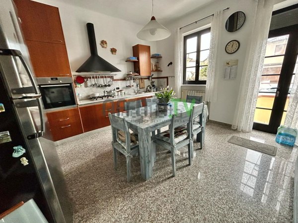 casa indipendente in vendita a Carrara in zona Bonascola