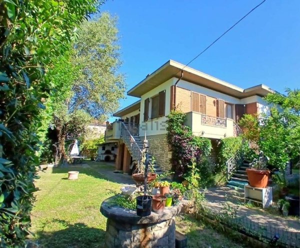 casa indipendente in vendita a Carrara in zona Marina di Carrara