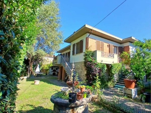 casa indipendente in vendita a Carrara in zona Marina di Carrara