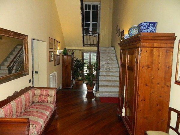 casa indipendente in vendita a Carrara