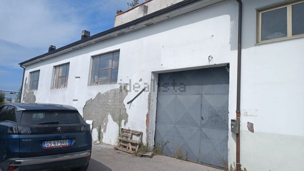 ufficio in vendita a Carrara